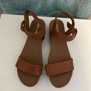 CUSHIONAIRE Women's Tan Sandals